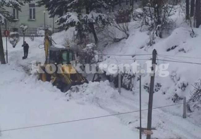Над 60 см е снегът в Белоградчик