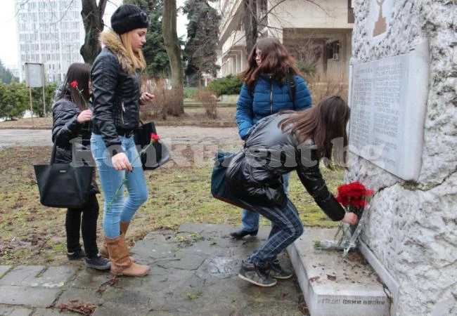 Деца почетоха паметта на жертвите на Холокоста в час