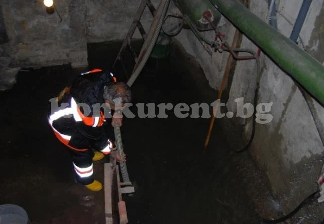Подпочвени води започнаха да пълнят мазите в Търнава