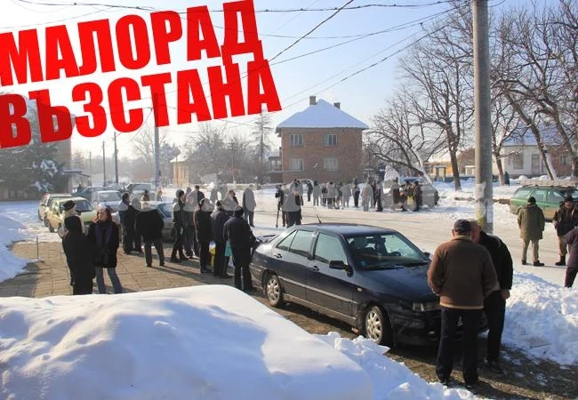 Гладно село щурмува кмет с празни тенджери