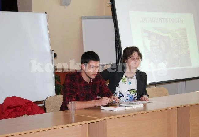 Млади читатели се срещнаха с преводачката на „Игрите на глада“