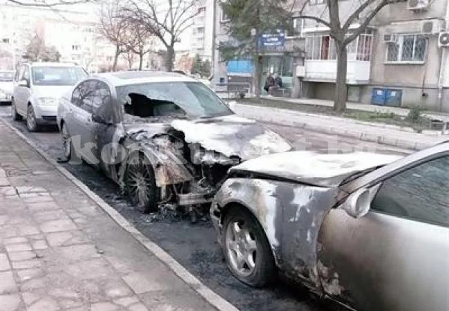 Запалиха лимузини на спедитор