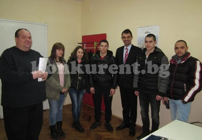 Тийнейджъри се оплакаха на депутата Хайтов
