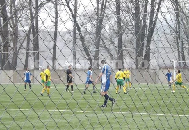 Фаворити в V дивизия громят съперници