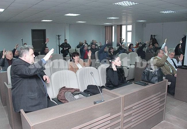 Сенатори извадиха спорни имоти от общинска програма