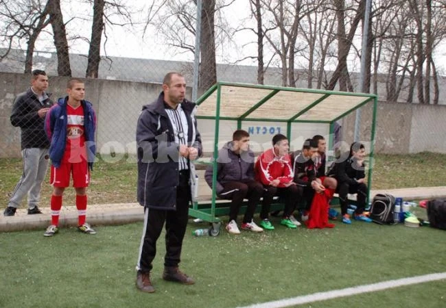 Насрочиха за 15 април двубоя Ком - Академик