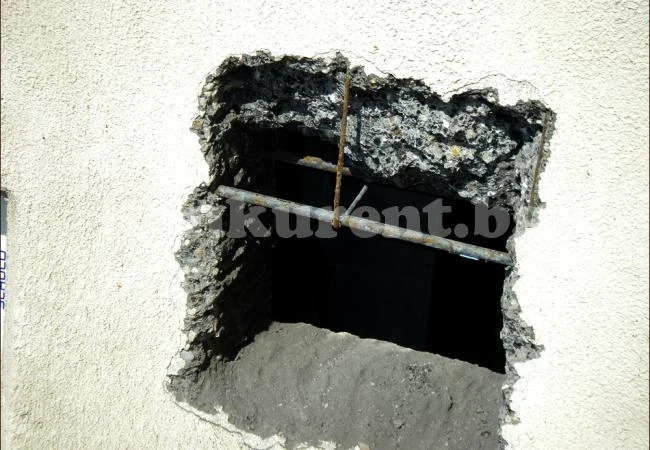 През дупка в стената обраха цех във Враца