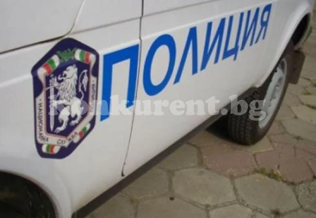 Полицейски бус се заби в кола край Костинброд
