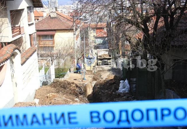 Водният цикъл стигна до най-стръмната улица във Враца