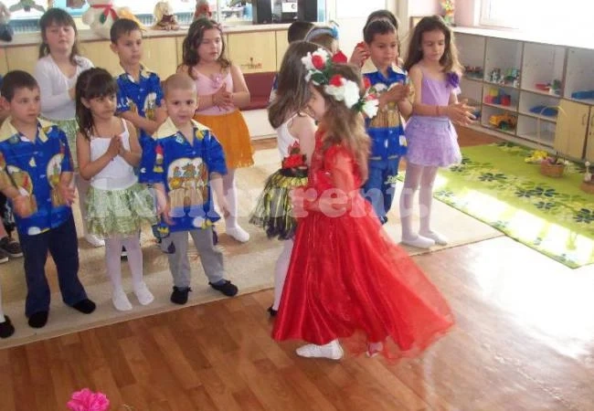 Хлапета спретнаха пролетен празник