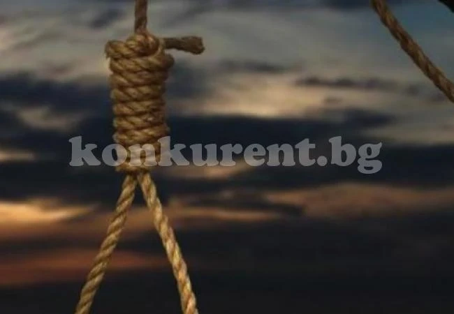 Тракторист се обеси на двора