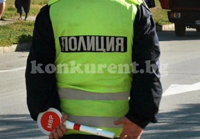Спипаха шофьор без книжка, колата му била пълна контрабанда 