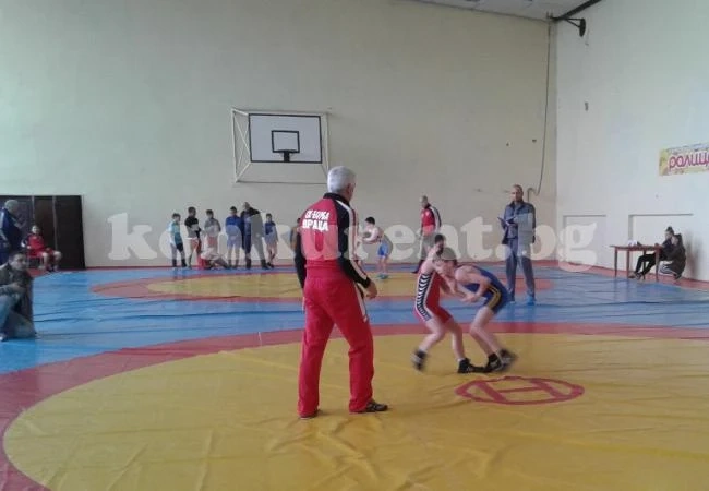 Борци от 3 клуба се събраха за контроли