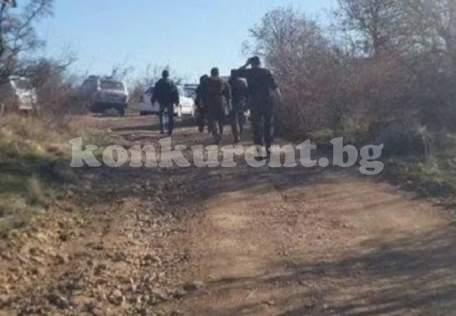 Спецполицаи окупираха Приморско, претърсват апартамента на Весела заради детето в куфара
