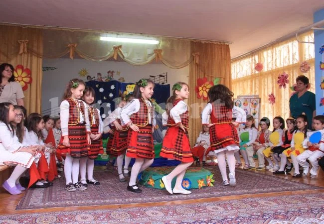 Малчугани показаха как се отбелязват празниците преди Великден