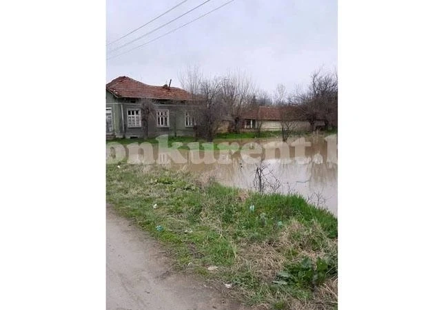 Река Скът при Крушовица излезе от коритото си