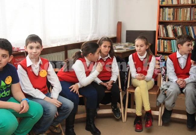 Четвъртокласници отбелязаха деня на шегата