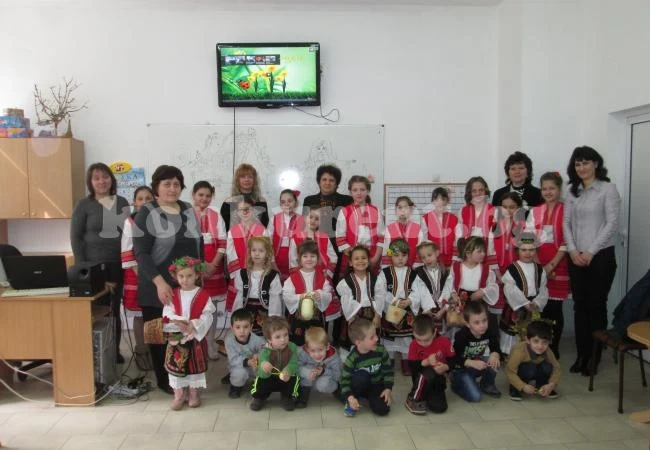 Ученици и малчугани отбелязаха Лазаровден