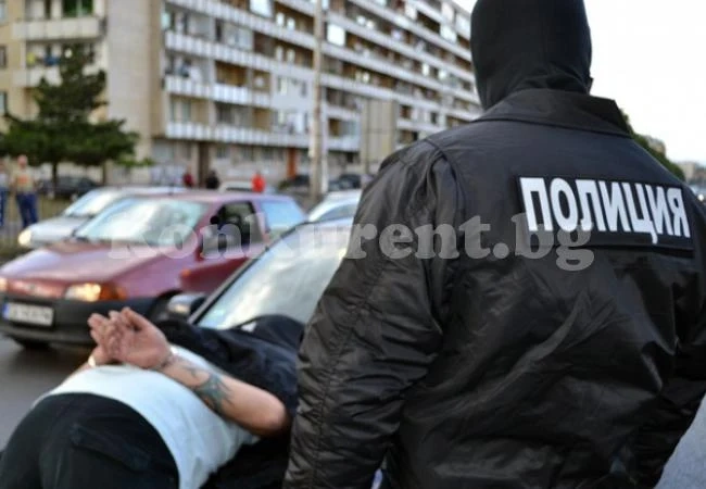Тикнаха четирима криминално проявени в ареста