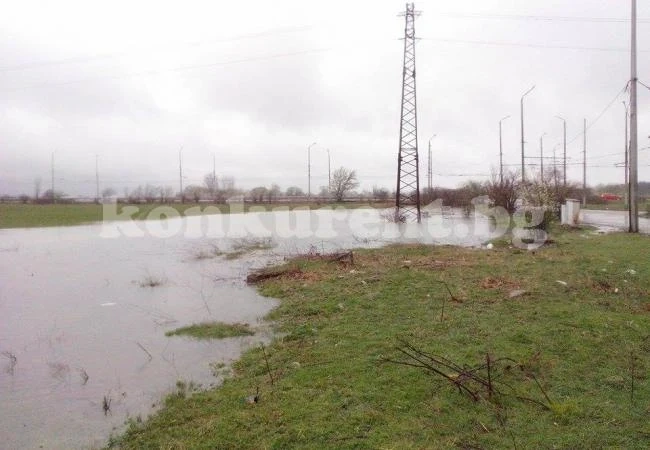 Подпочвени води образуваха блато във Враца