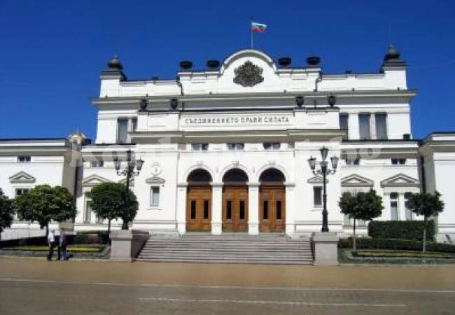 Депутатите почиват три пъти повече от избирателите