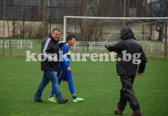 Командата на Прециз би Поломие на старта при децата