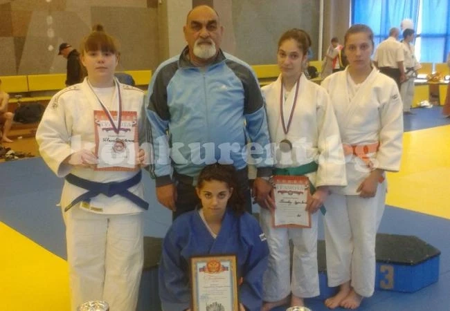 Самбистки на Ташко заслужиха титла и 2 отличия