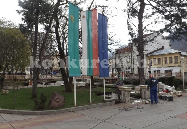 Почна изграждането на алеята на признателността в СОУ \