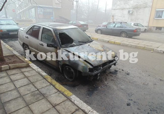 Задържаха още двама за палежа на полицейския „Сеат”