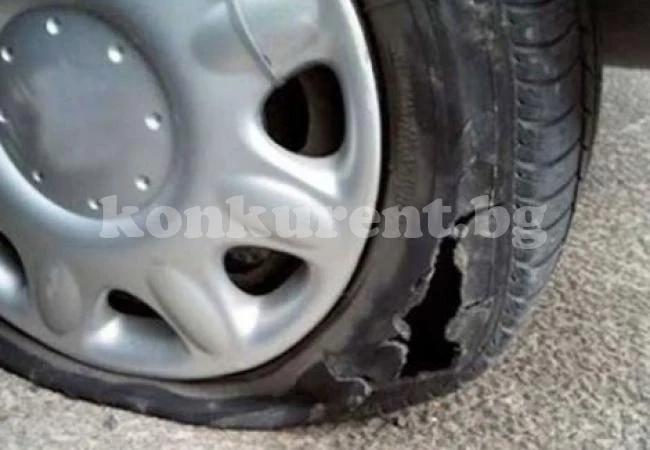 Нарязаха гумите на кола в Хайредин