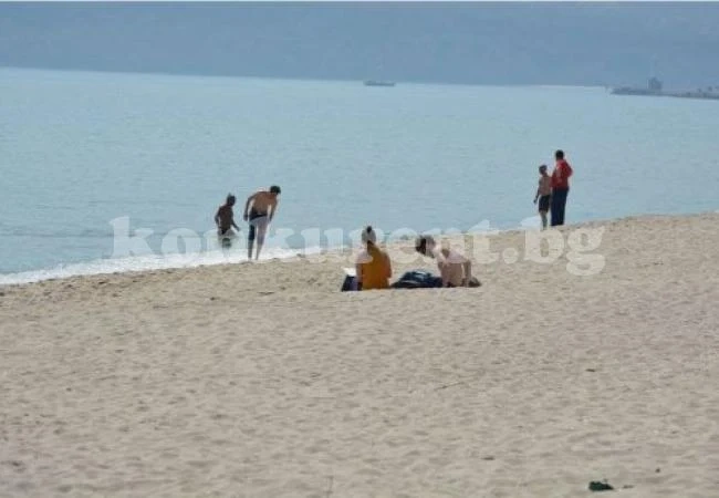 Варненци влязоха в морето