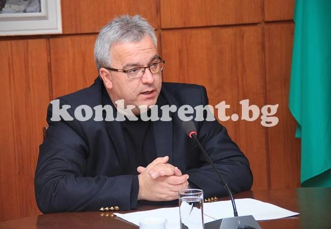 Кметът на Враца подари 60 билета за фолклорен концерт