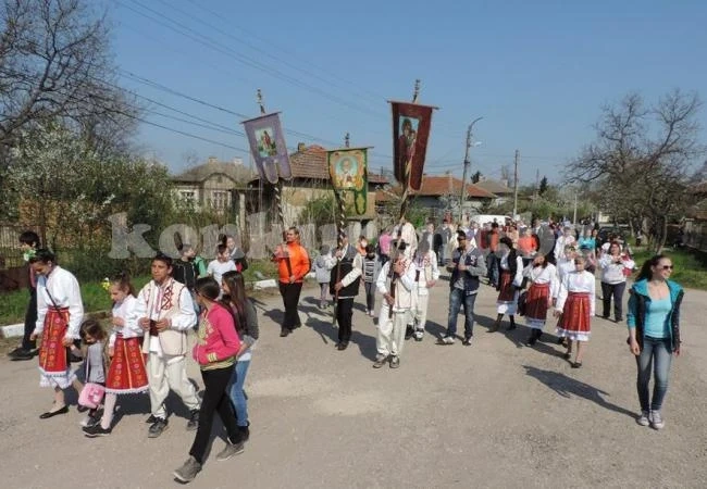Пасхална служба в село Ново село