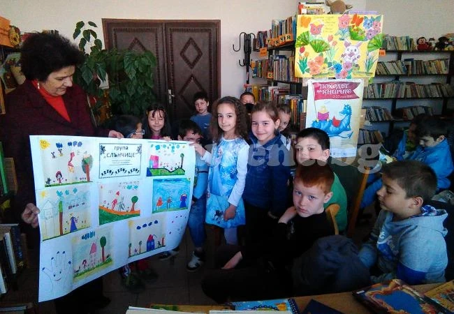 Хлапета нарисуваха постер с любими герои