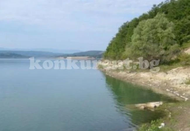 Откриха труп във водоем