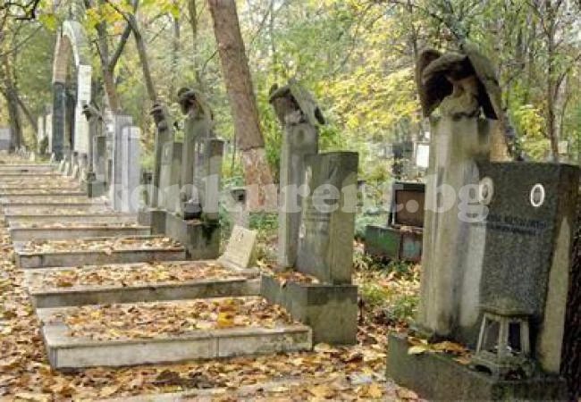 Закопаха жива жена, един час викала и тропала под земята