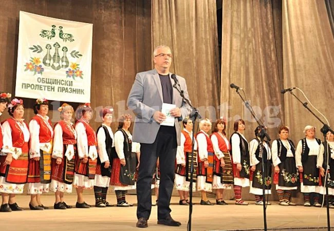 Над 500 самодейци зарадваха врачани