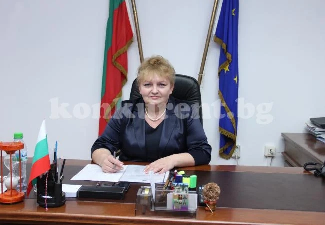 Извънредно: Малина Николова свиква пресконференция заради бит кмет