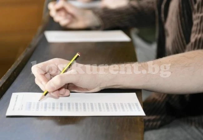 Пипнаха сина на висш магистрат да преписва на изпит за прокурори