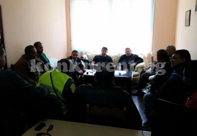 Айхан Етем се срещна с битите роми от Бяла Слатина