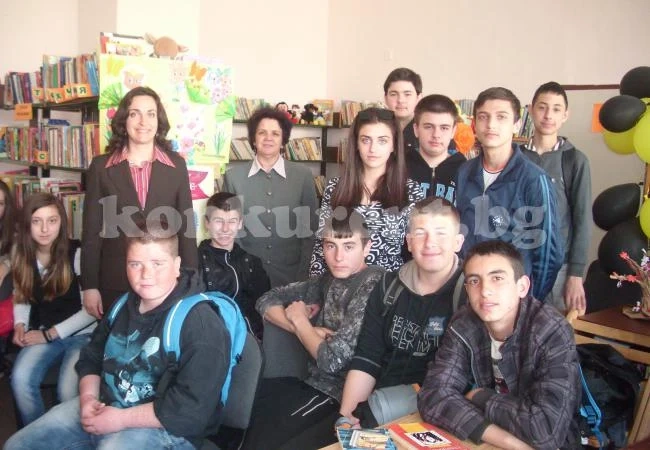 Осмокласници четоха стихове на Яворов и Дебелянов
