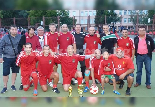 М 2000 почна със 7:1 на турнира в Мездра