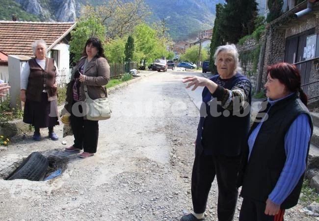 Врачани заплашват с протест заради разбита улица