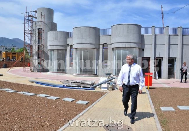 Николай Иванов инспектира строителството в двата парка на Враца