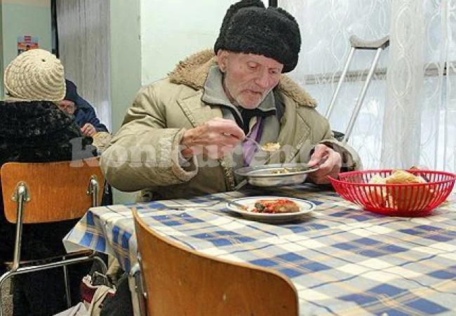 Тарикати с мерцедеси мамят с помощи за бедни