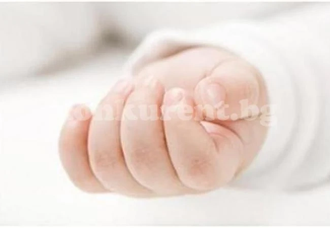 13-годишната Гергана роди със секцио здраво момченце, чака таткото гурбетчия да изберат име