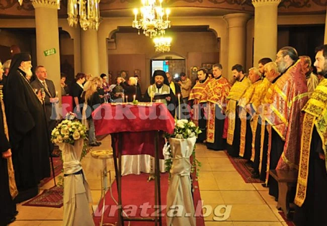 В Згориград правят панихида за загиналите от наводнението