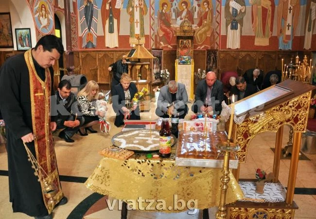 С панахида в Згориград почетоха паметта на загиналите в голямото наводнение