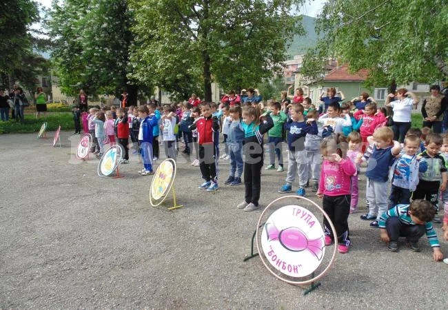 (Снимки) Хлапета спортуваха в детската градина