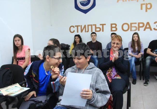 Отличиха ученици от гимназия „Акад. Иван Ценов“